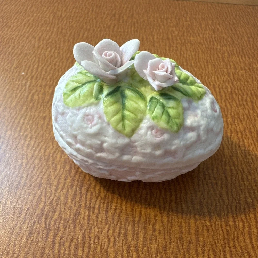 Enesco Bisque Porcelain Ceramic Egg Shape Trinket Box Flowers 1985 vintage